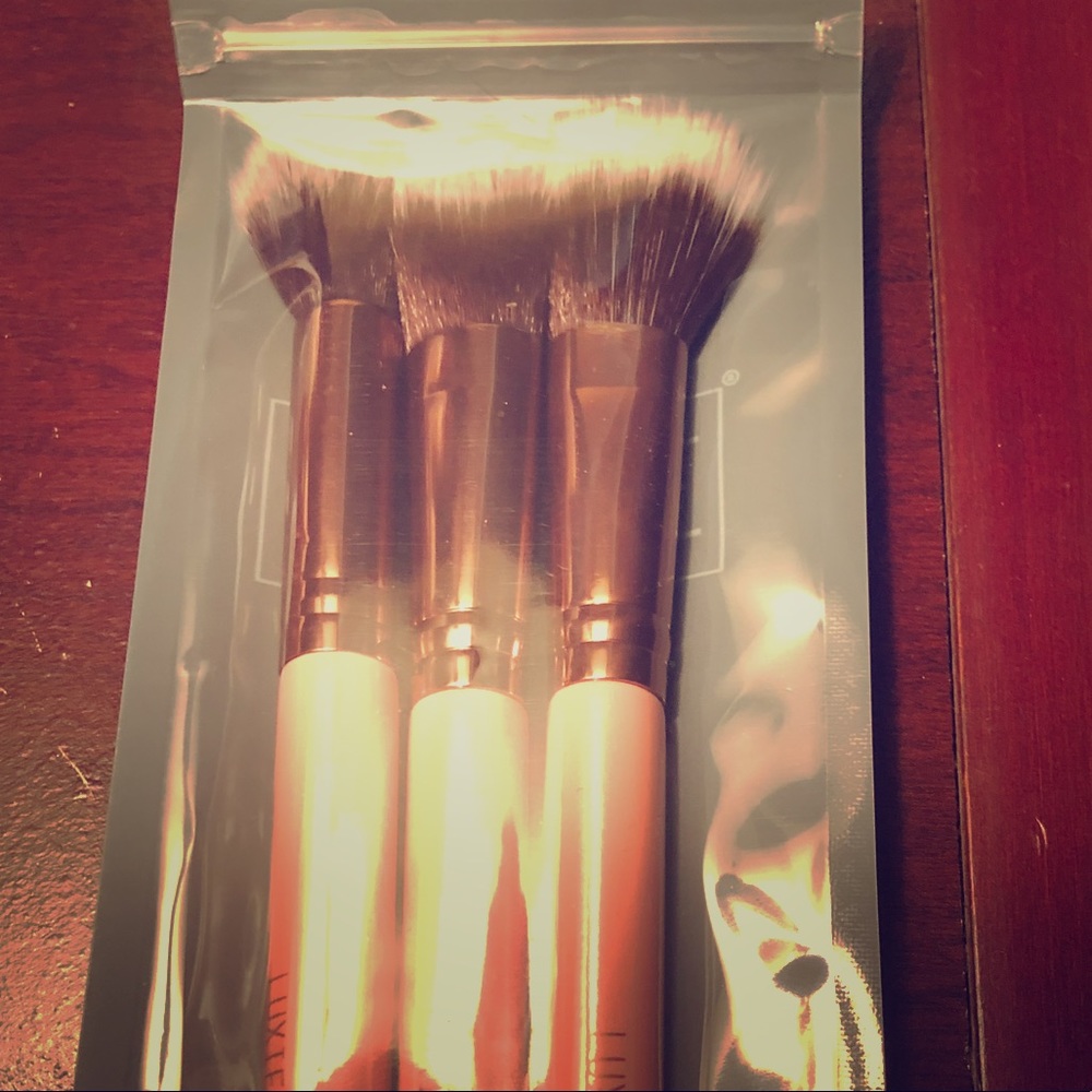 🆕 3 DESIGNER MAKEUP BRUSHES
